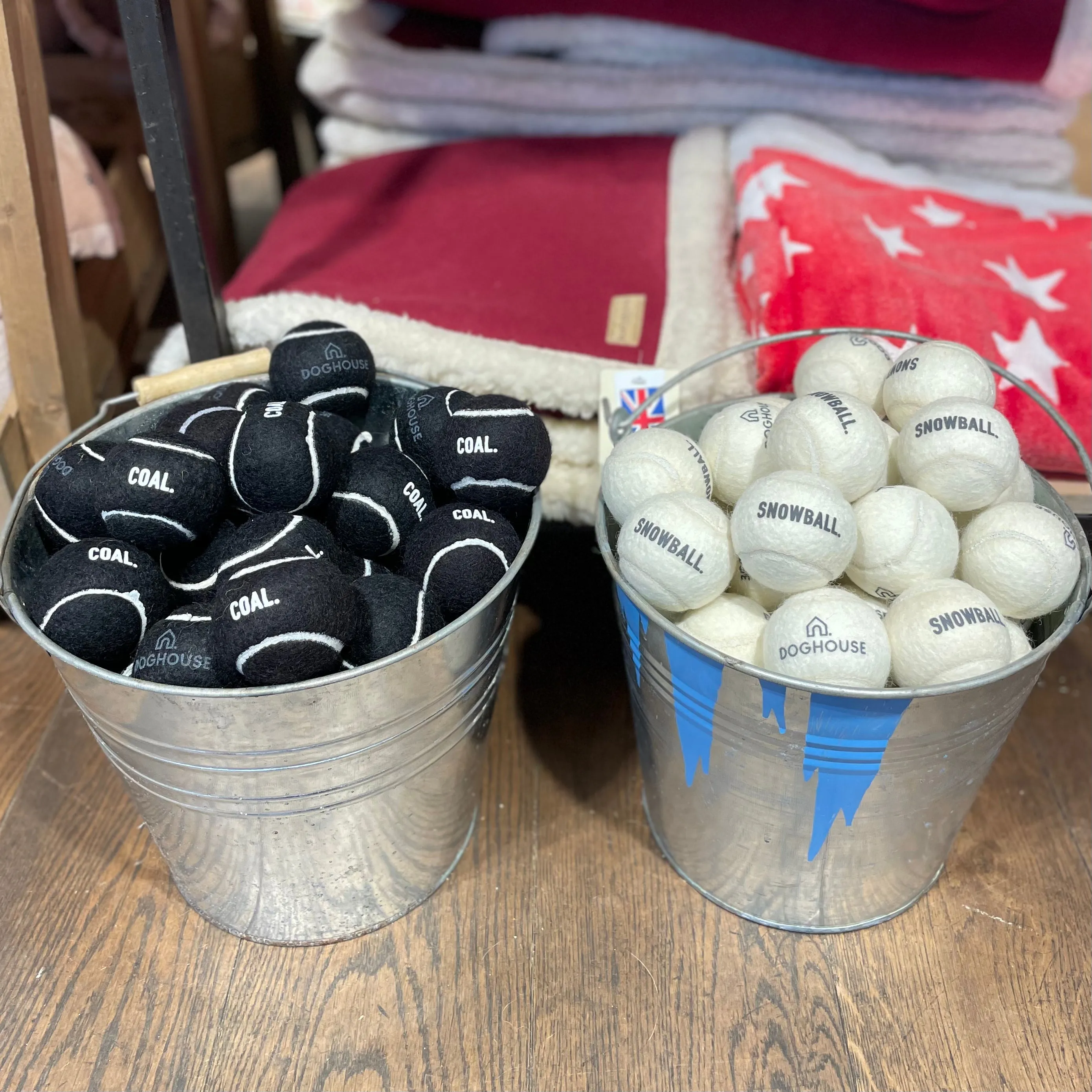 DOGHOUSE Snowball & Coal Tennis Balls