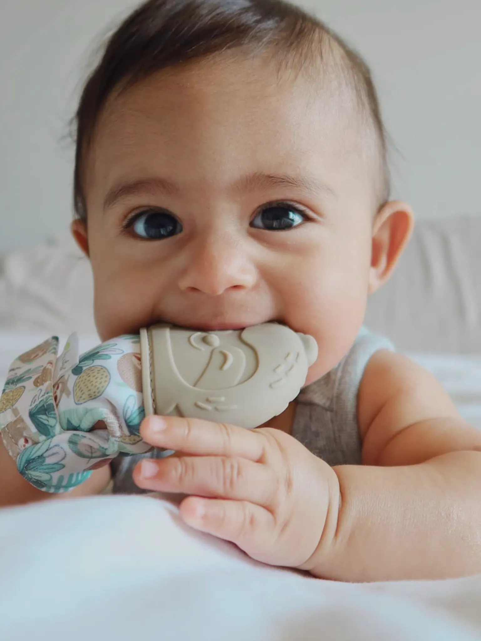 Itzy Mitt Silicone Teething Mitt - Sloth